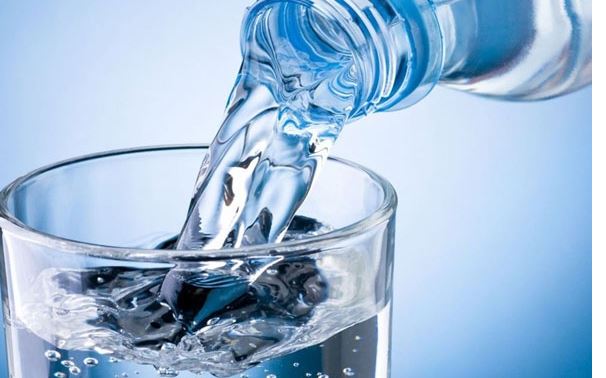 Cung cấp đầy đủ 2l nước mỗi ngày cho cơ thể