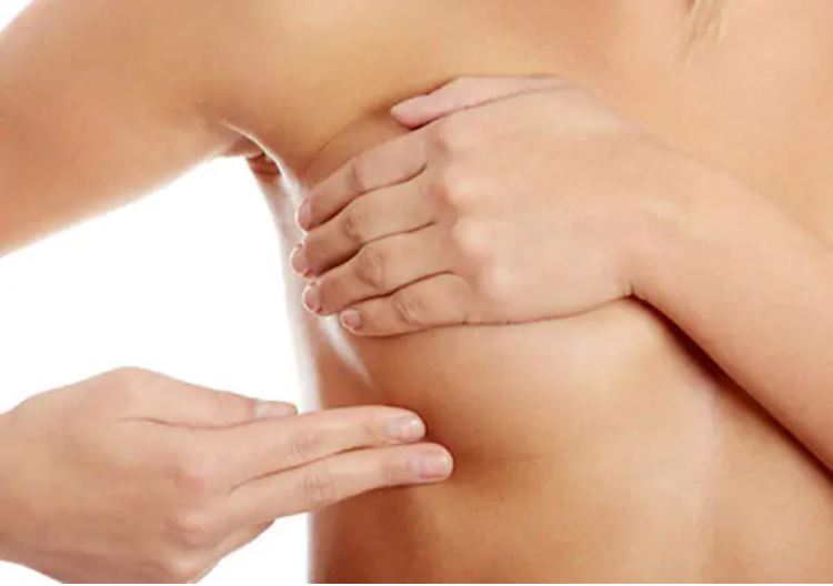 Massage ngực hàng ngày để cải thiện vòng 1