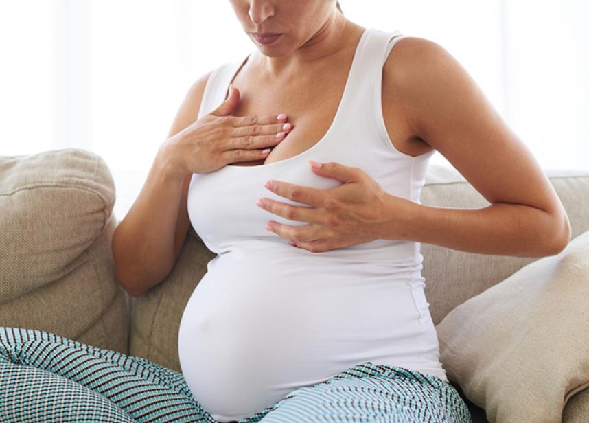 Ngực bị rạn ở phụ nữ mang thai
